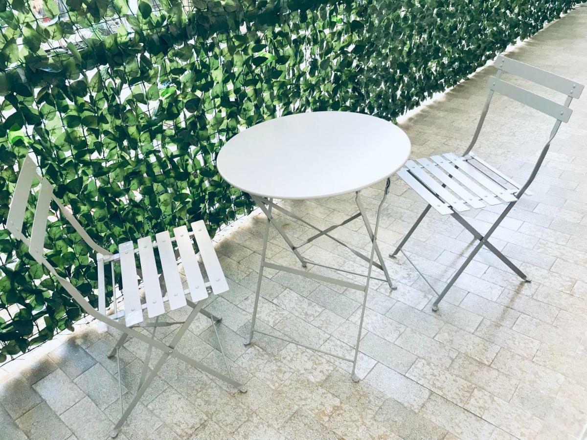 Bellhome 3 - Elegante Appartamento Nel Centro Di Bari Extérieur photo