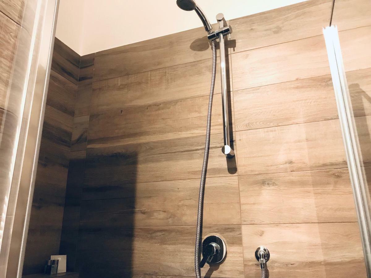 Bellhome 3 - Elegante Appartamento Nel Centro Di Bari Extérieur photo